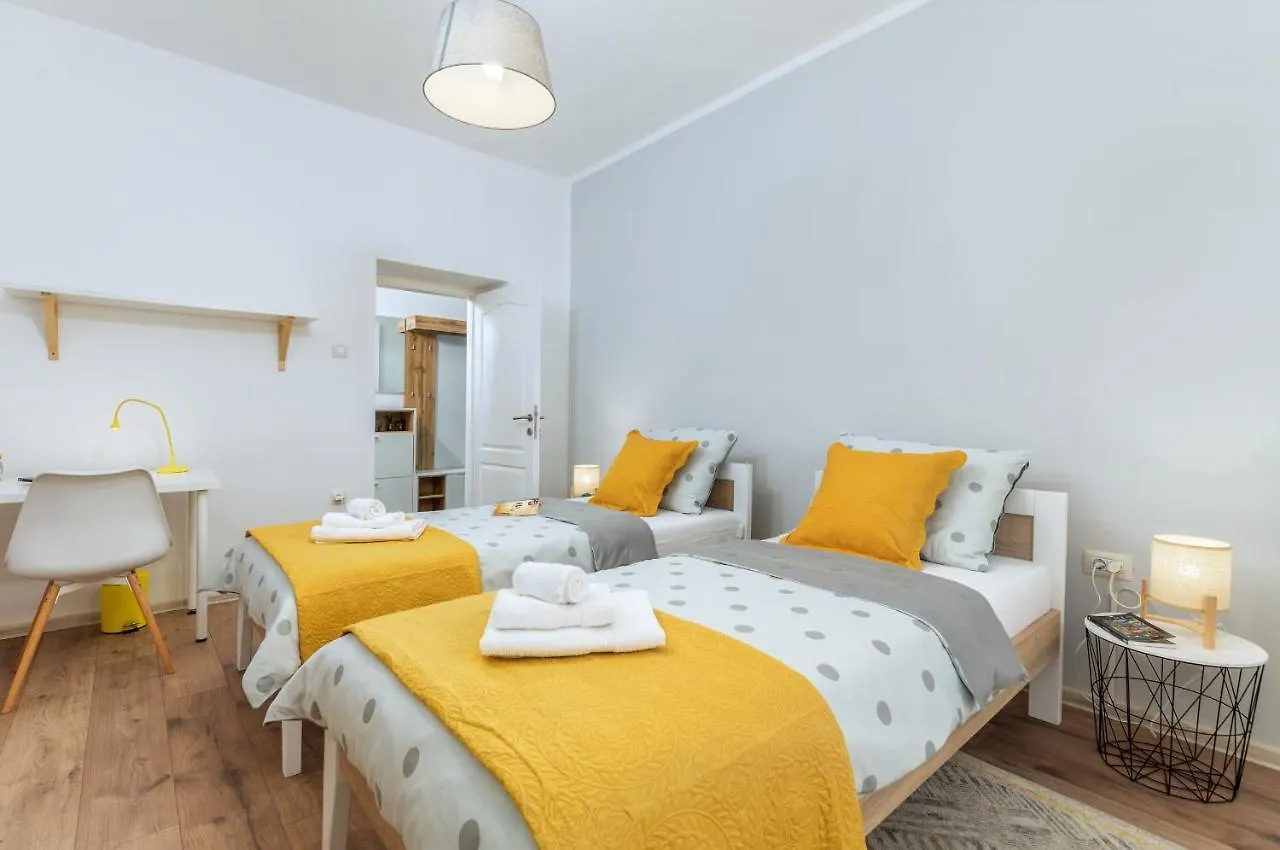 Lovely House With Garden Near City Centre Pula